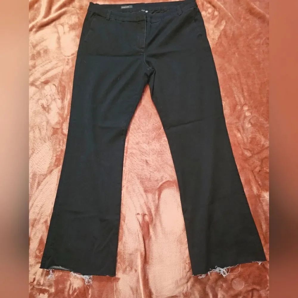 Kut from the Kloth dark blue denim trouser flare with raw hem pants sz 14